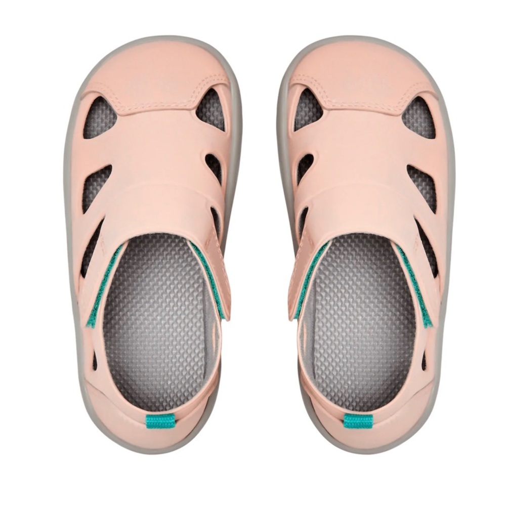 TEN LITTLE EVERYDAY SANDALS